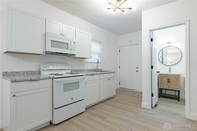 Building Photo - 321 Deeds Ave