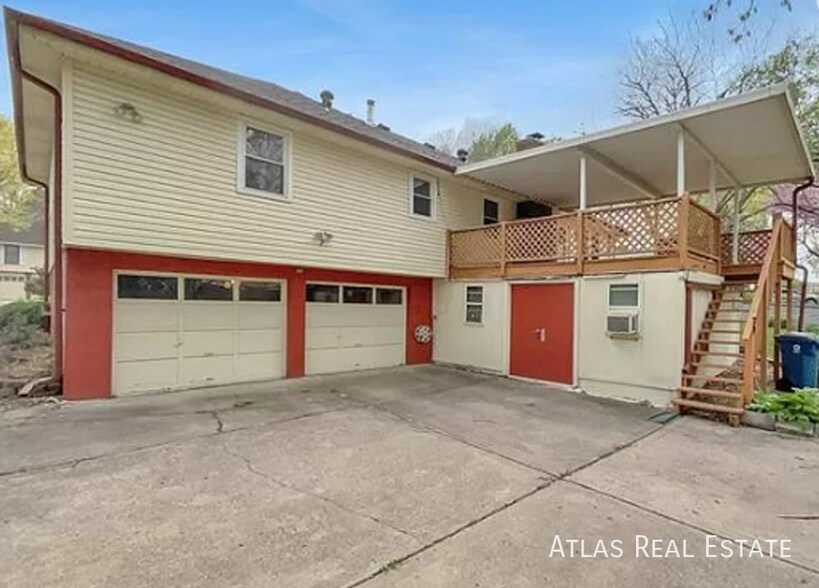 Building Photo - 2700 NE 69th St