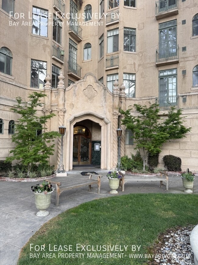 Building Photo - 345 Forest St