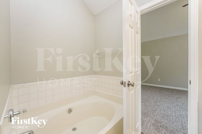 Building Photo - 6388 Phillips Ct