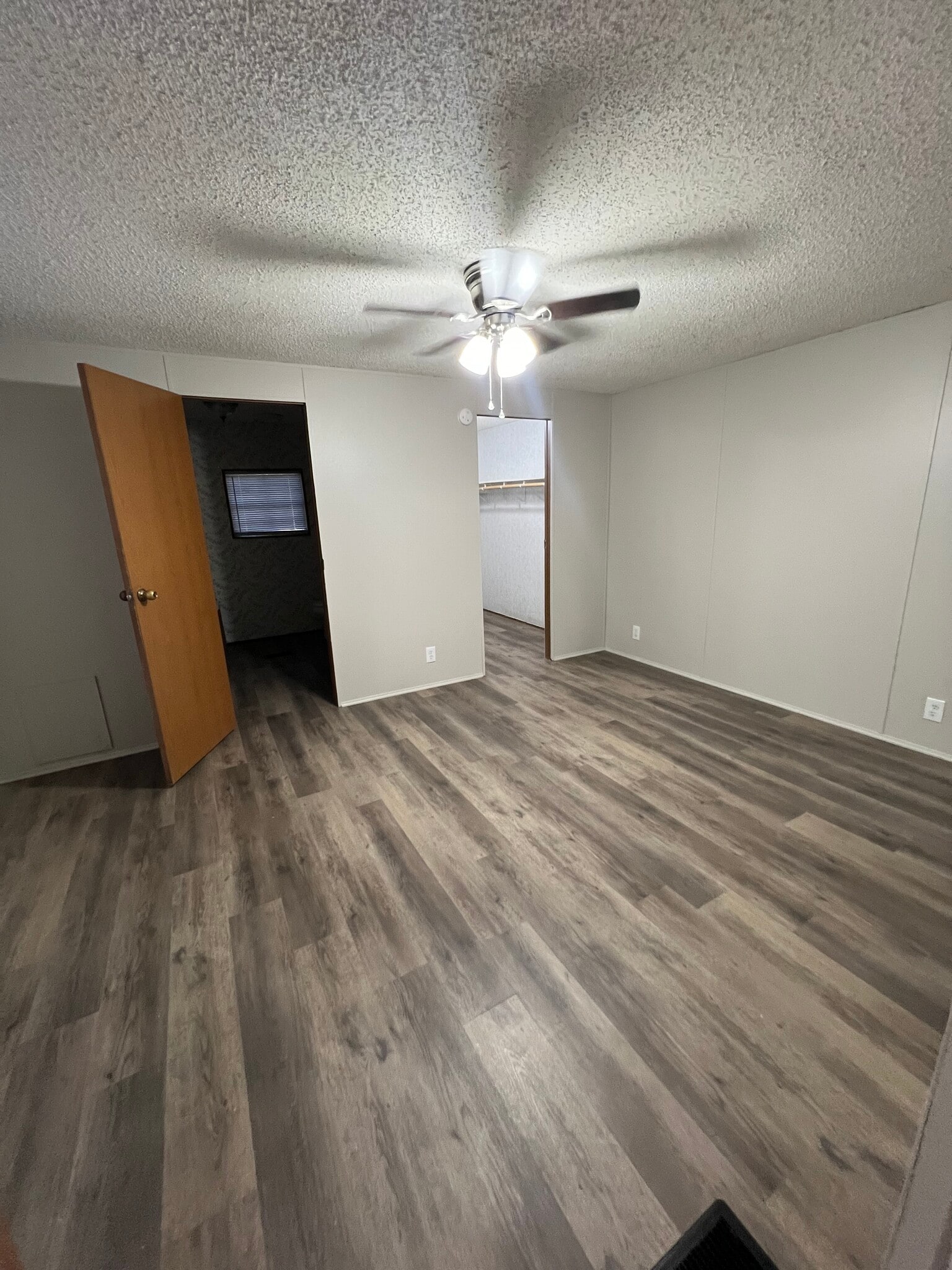 Building Photo - 15024 West Beaver Drive