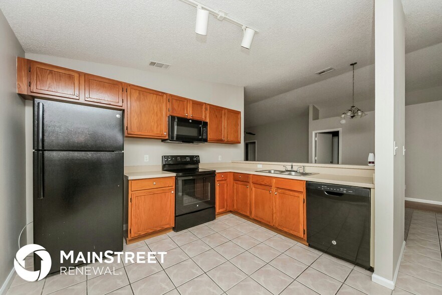 Building Photo - 2739 Woodruff Dr