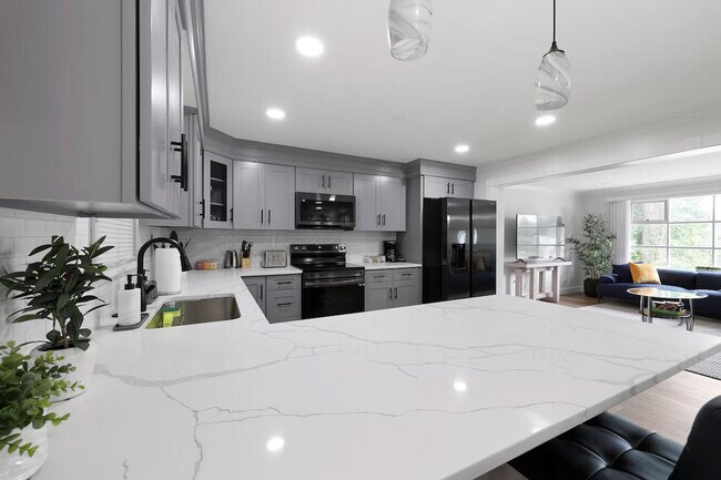 Building Photo - 5912 36th Ave