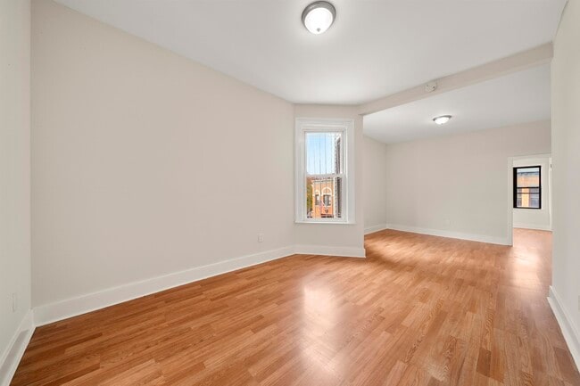 Building Photo - 704 Bergen Ave