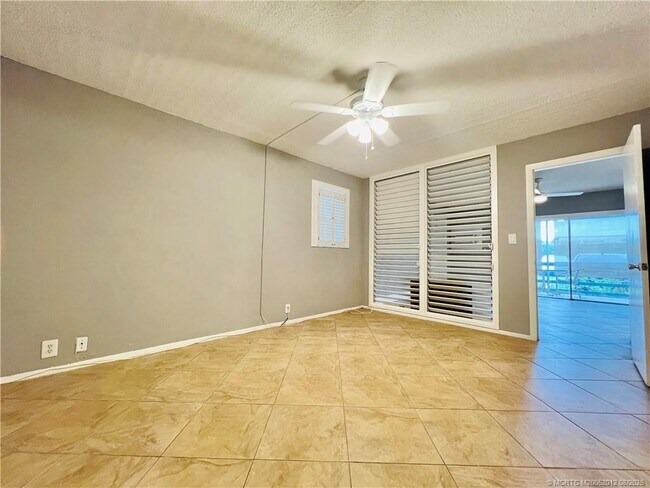 Building Photo - 11000 S Ocean Dr