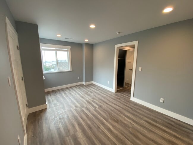 Building Photo - 265 Flournoy St