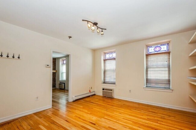 Building Photo - 207 14th St