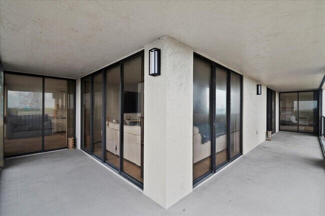 Building Photo - 5047 N Hwy A1A