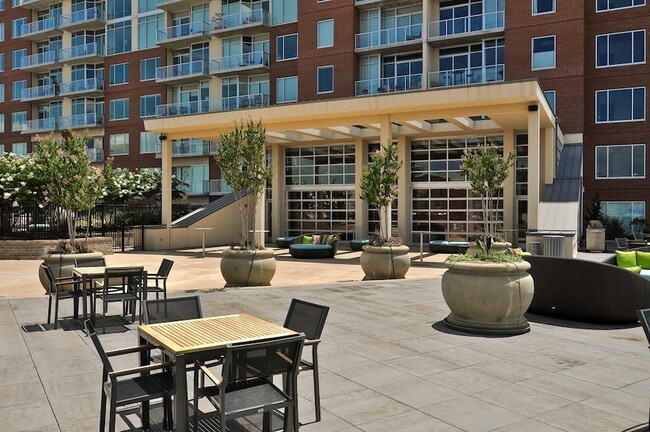 Building Photo - 600 12th Ave S