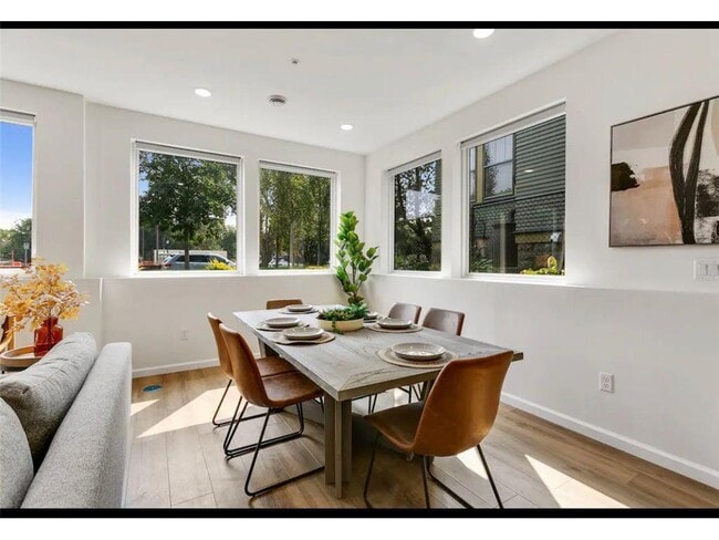 Building Photo - 3310 Lyndale Ave S