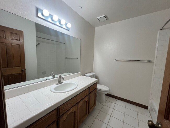Building Photo - Los Caballeros #312 - Leasing only