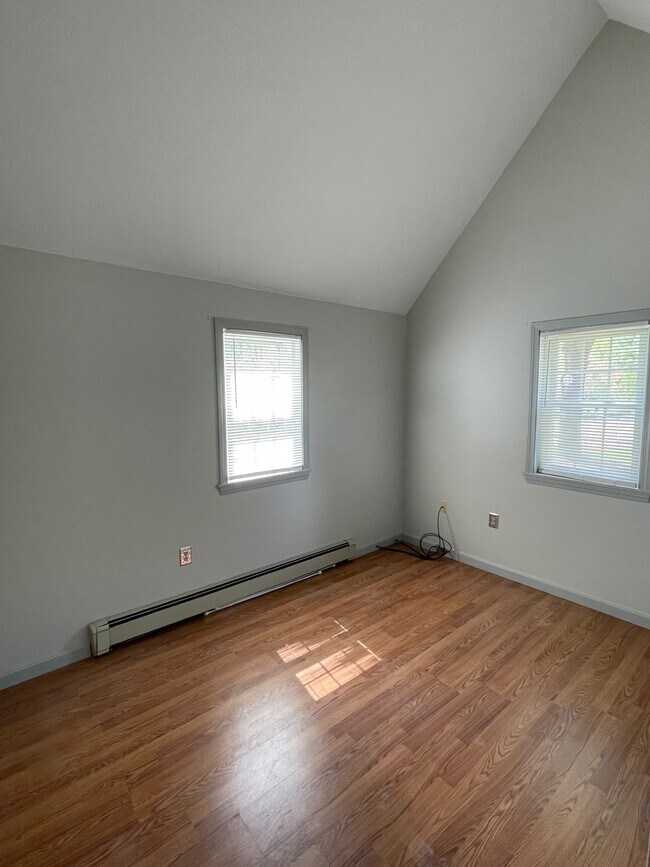 Building Photo - 4 Bayberry Dr