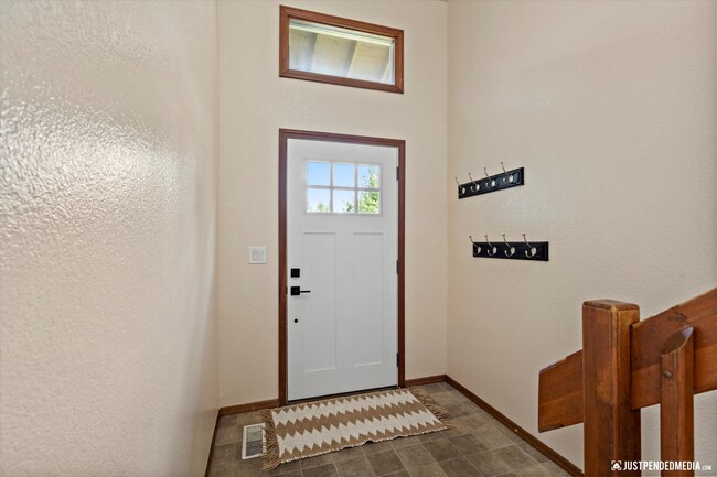 Building Photo - Modern Southside Duplex