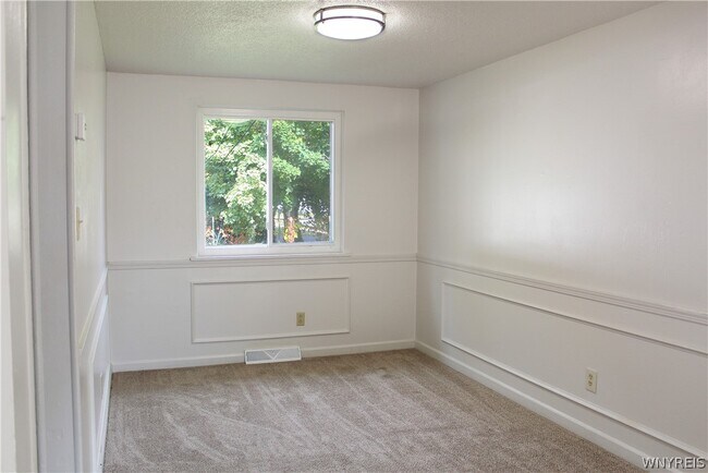 Building Photo - 116 Berehaven Dr