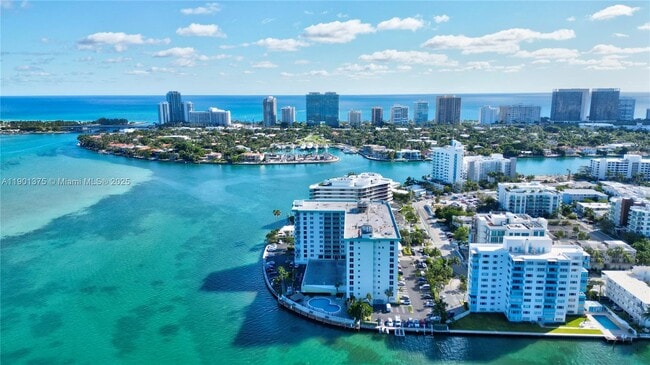 Building Photo - 10350 W Bay Harbor Dr