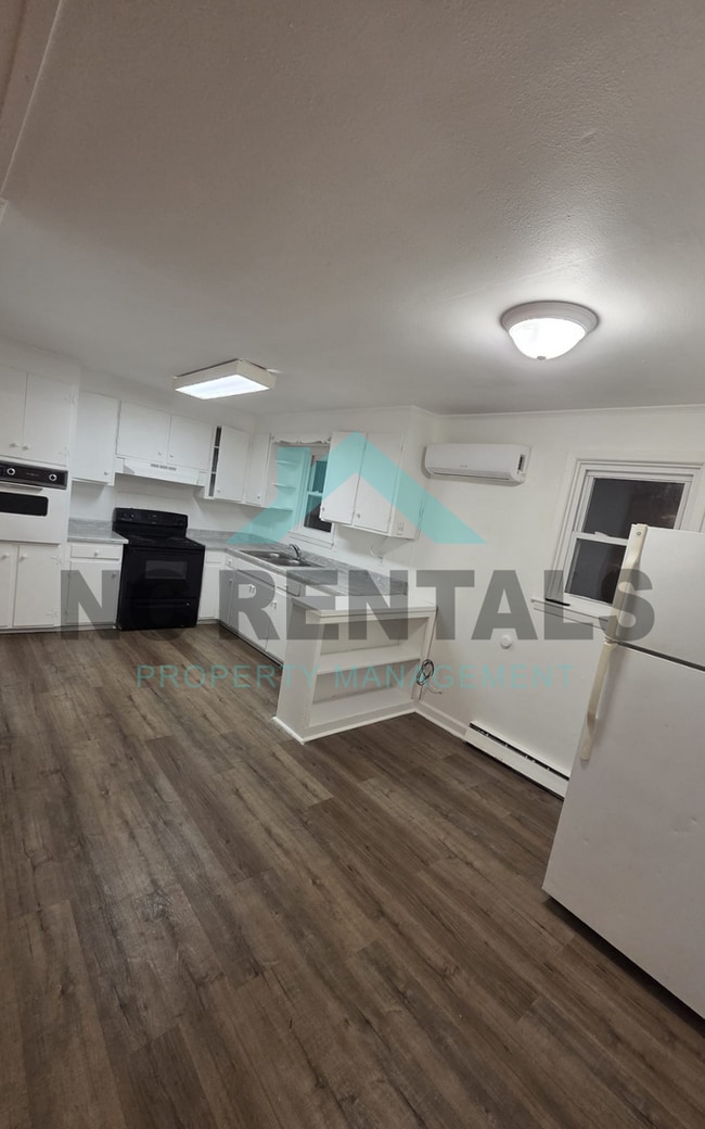 Building Photo - 527 Swain Dr