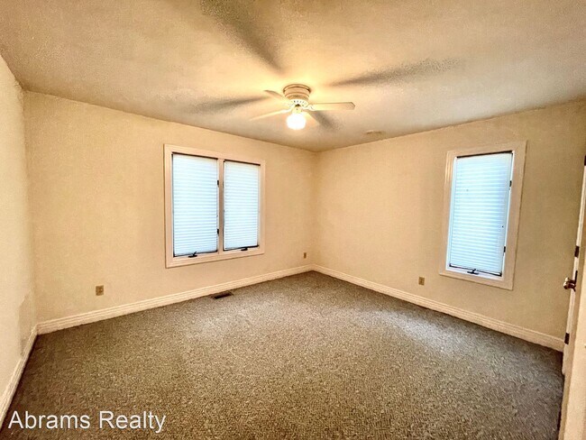 Building Photo - 4 br, 2.5 bath House - 725 Dickens Pl