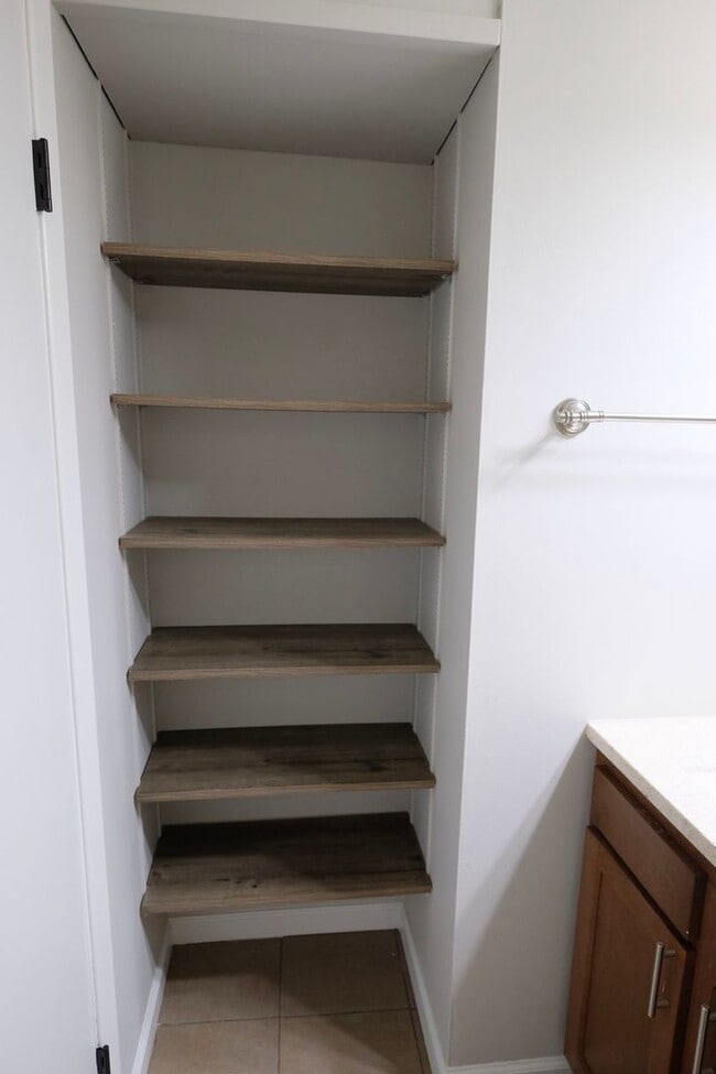 Building Photo - Just Remodeled!  3 Bedroom 1 Bath near jus...