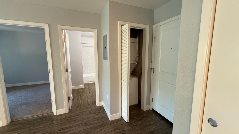 Building Photo - Arlington