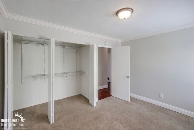 Building Photo - Stylish 2Bdm 1Ba Condo in Gated Clairemont Mesa Community!