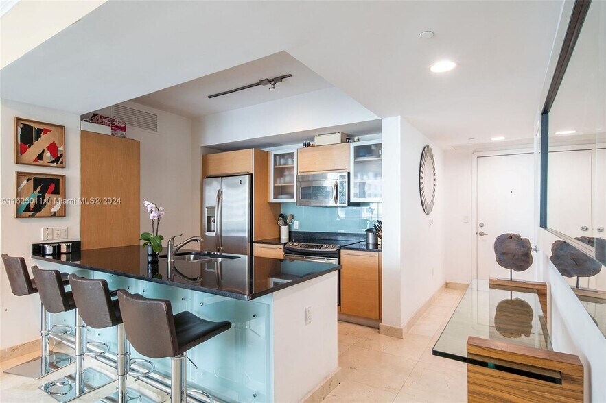 Building Photo - 1050 Brickell Ave