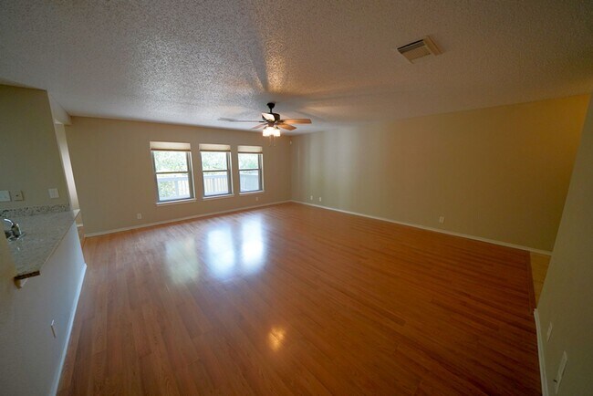 Building Photo - Wonderful Home in the Quiet Kingswood Heights Subdivision - Realtor Commission: $500