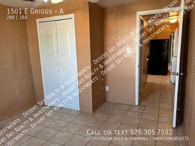 Building Photo - Centrally located 2 bedroom 1 bath Duplex