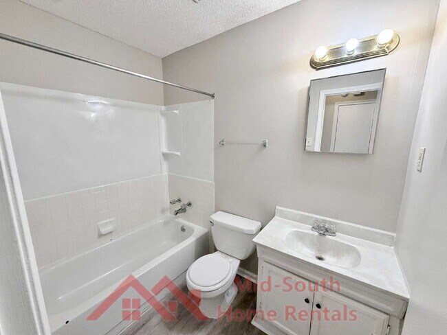 Building Photo - 3899 Kerwin Dr
