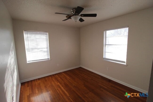 Building Photo - 1103 Robertson Ave