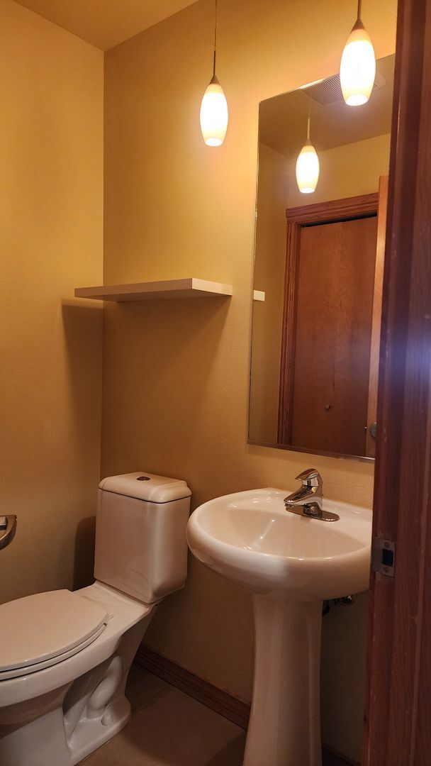 Building Photo - Corner Townhouse in Downtown Tacoma with A...