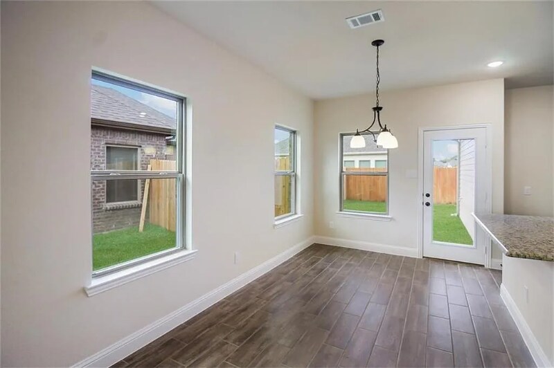 Building Photo - 630 Redwood Dr