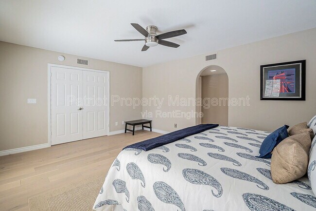 Building Photo - 10527 E Fanfol Ln