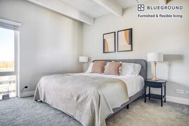 Building Photo - 10 Emerson St