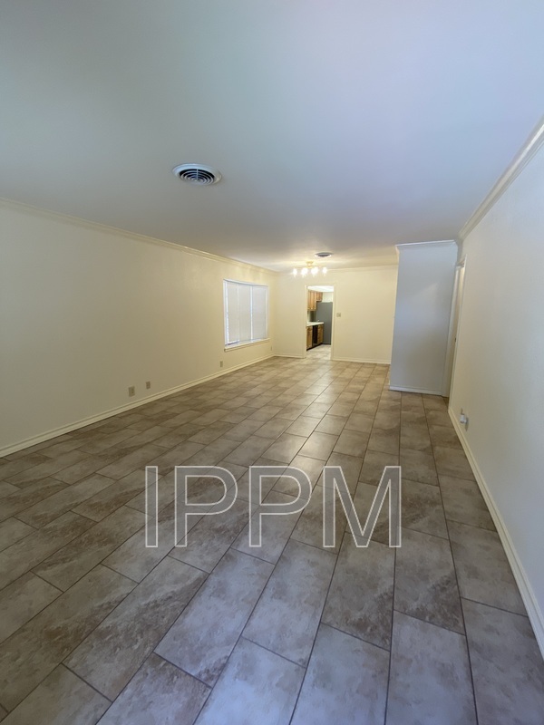 Building Photo - 1710 Palm Valley Dr W