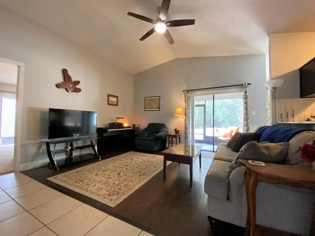 Building Photo - 488 Wild Fox Dr