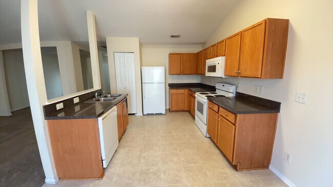 Building Photo - 3 bedroom/2 bath home in Bellegrove