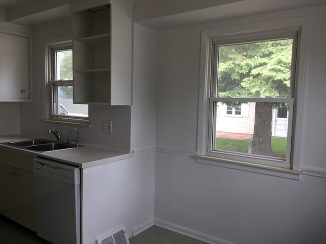 Building Photo - A Charming 3 Bedroom Bungalow, Hardwood Floors, Fenced in Backyard