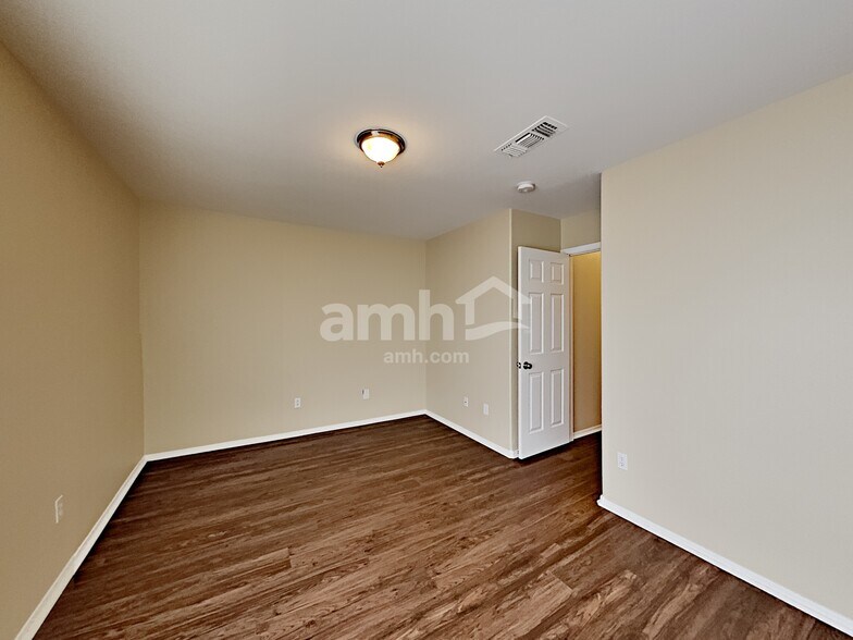 Building Photo - 6133 S Wilson Dr