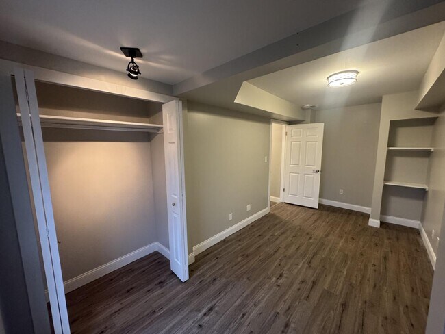 Building Photo - 100-102 S Lewis St