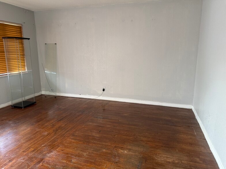 Building Photo - 3741 SW 54th Ave