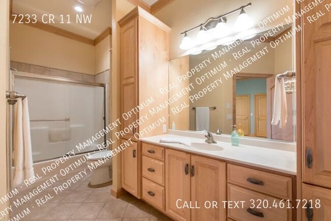 Building Photo - Fall/Winter Rental 3 bedroom 3 1/2 bath ho...