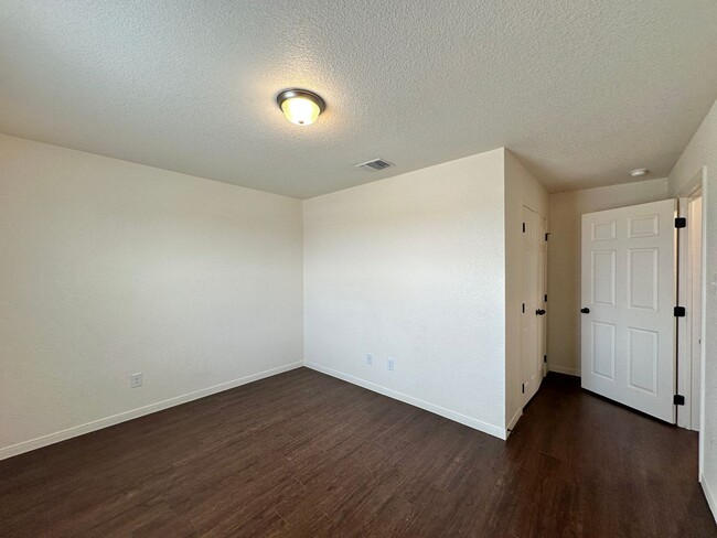 Building Photo - 6701 University Village Way