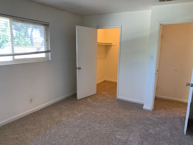 Building Photo - 2106 Peppertree Way