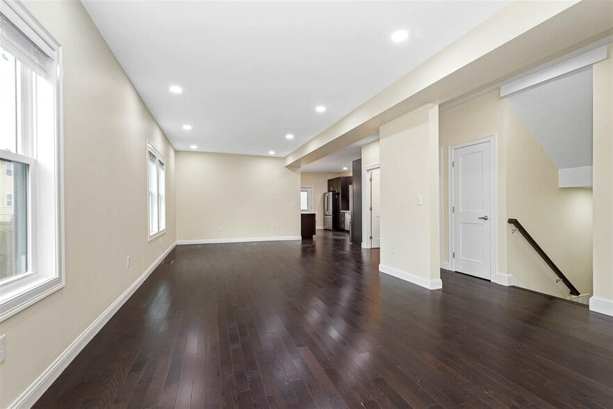 Building Photo - 75 Winchester St