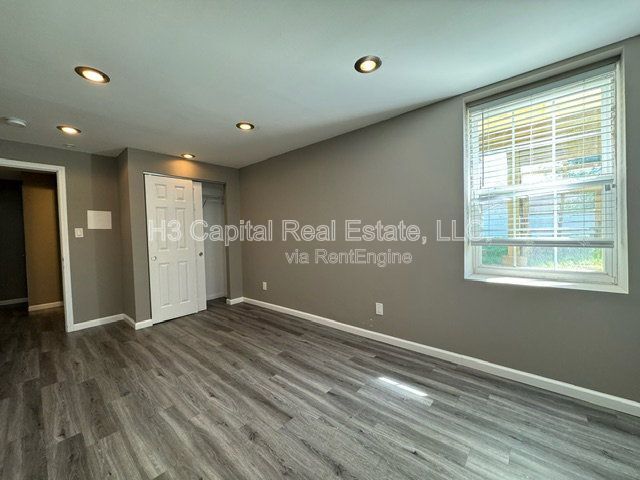 Building Photo - 1041 Flora Lake Ct