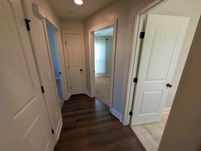 Building Photo - 903 Tanager Pl