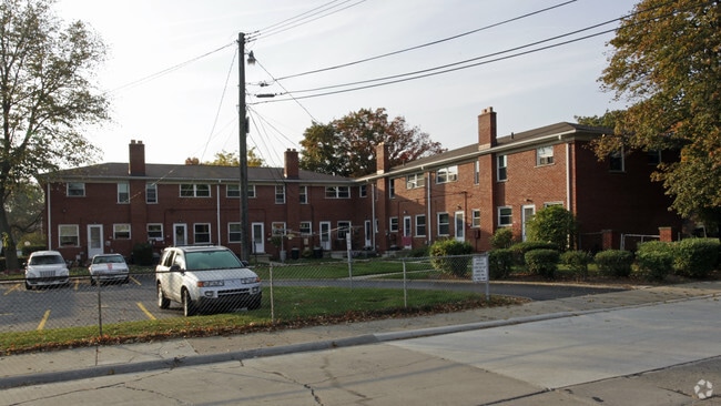 Building Photo - Royalwood Cooperatives