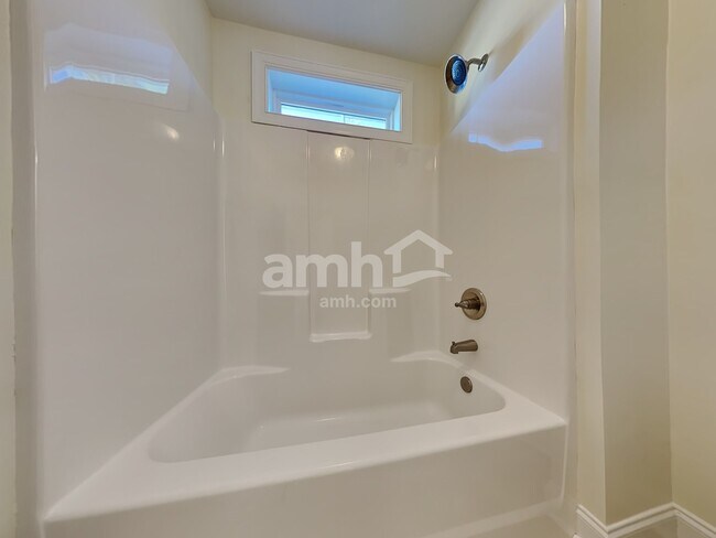 Building Photo - 111 Doral Blue Dr