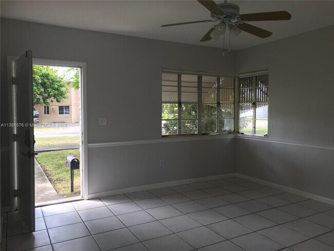 Building Photo - 201 Flagler Dr