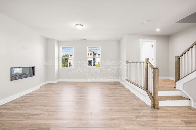 Building Photo - 2837 Ensemble Ct